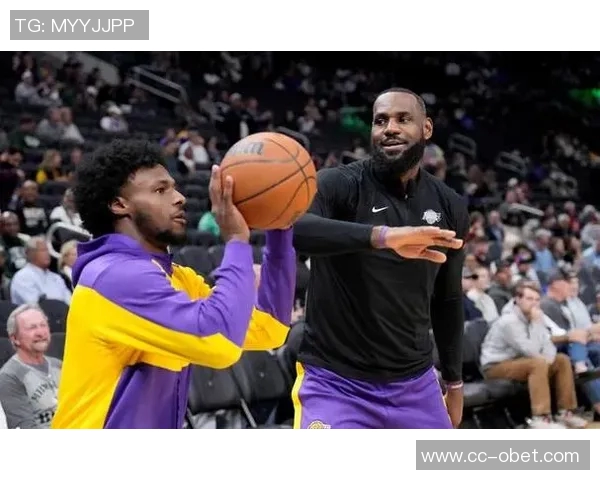 夸梅建议布朗尼学习基德技巧先适应三分再练习突破能力