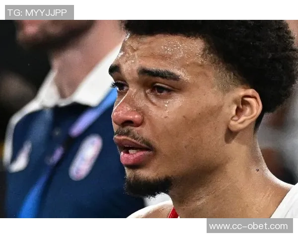 文班亚马半场表现起伏6分2板2帽5助攻却伴随4次失误