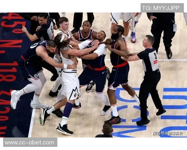 重型轰炸机戈登全场表现出色砍下24分并贡献6篮板1助攻上演精彩空接重扣 重型轰炸机戈登全场表现出色砍下24分并贡献6篮板1助攻上演精彩空接重扣