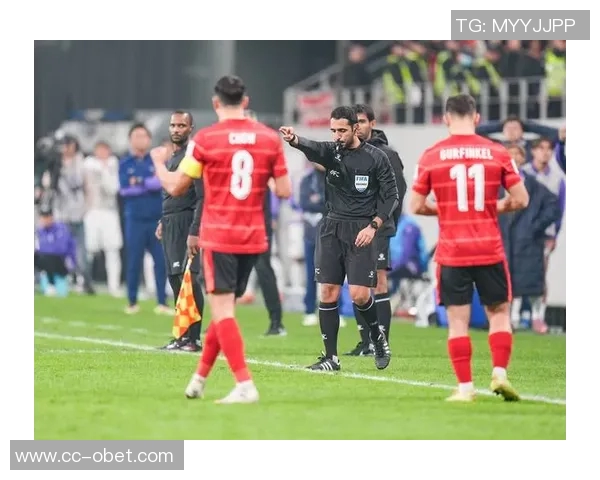 蓉城主场迎战广岛三箭现场观众热情高涨人数达27836人